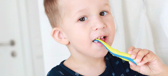 Når ska jeg begynne å børste tennene på mitt lille barn?