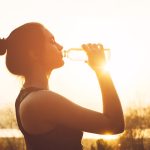 Hvorfor er det så viktig å drikke vann i sommervarmen?
