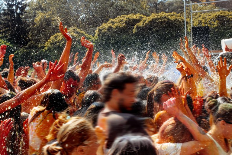 Spania begynner å kansellere de populære lokale vannfestene