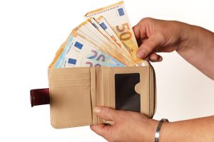 Spansk minstelønn øker til 1080 euro per måned