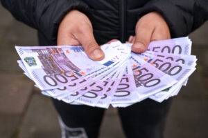 Kappløp om å bruke falske 500 euro sedler i Marbella