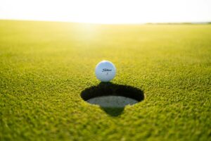 Hvordan nyte golf uten å spille selv