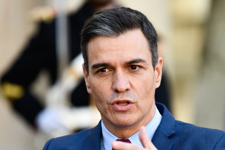 Pedro Sánchez forblir statsminister