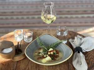 La Urracas Kjøkken: Grønn supersuppe med grønnsaker og røkt chorizo