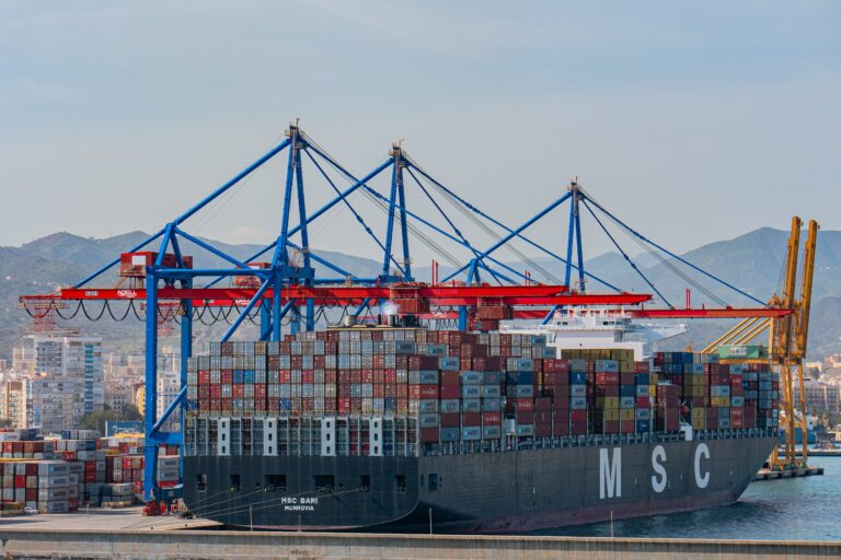 Containerskip hoper seg opp i Málaga