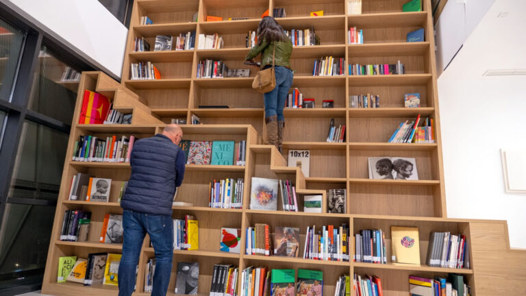 Åtte-etasjers bibliotek åpner