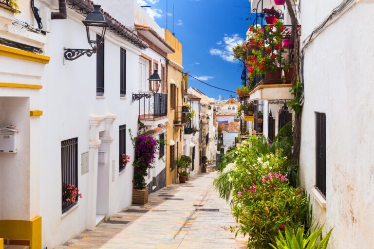 A,Picturesque,Narrow,Street,In,Marbella,Old,Town,,Province,Of