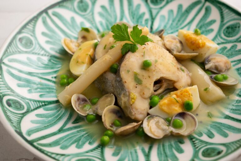 Basque,Hake,With,Green,Sauce,,Asparagus,,Eggs,And,Peas.,Traditional