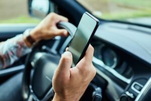 Nytt trafikkregelverk – ikke rør mobilen