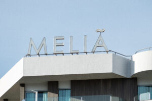 Femstjerners hotell gjenåpner i Puerto-Banús