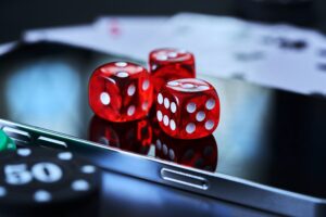 Live Casinoer vs. Online Spilleautomater: Hva er mest engasjerende?