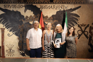 Laura Chaplin stiller ut i Marbella
