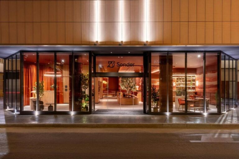 Stort hotell stenger med bare noen timers varsel