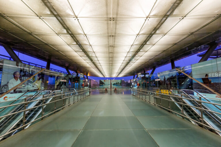 Flyplassens rulletrapper skal endelig repareres!