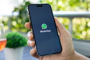 Politiet advarer om ny WhatsApp-svindel «Stem på barnet mitt»