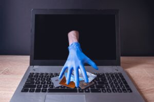 Nettkriminalitet flytter mer penger enn narkotikahandel