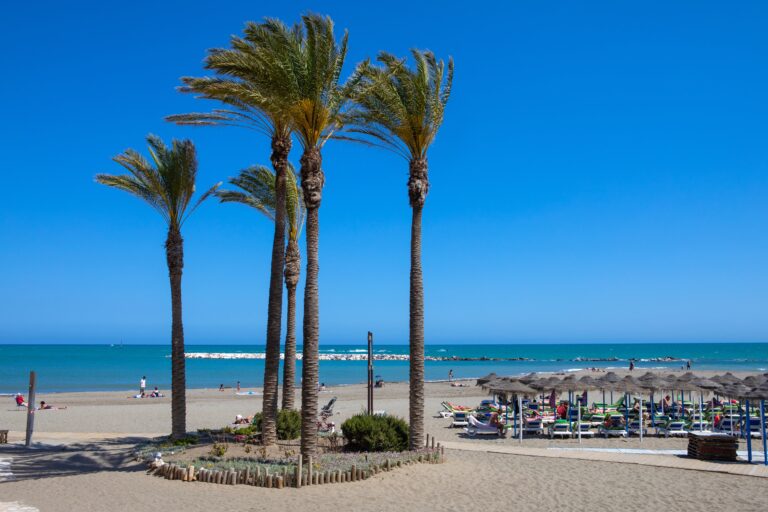 Skygge på promenaden i Benalmádena